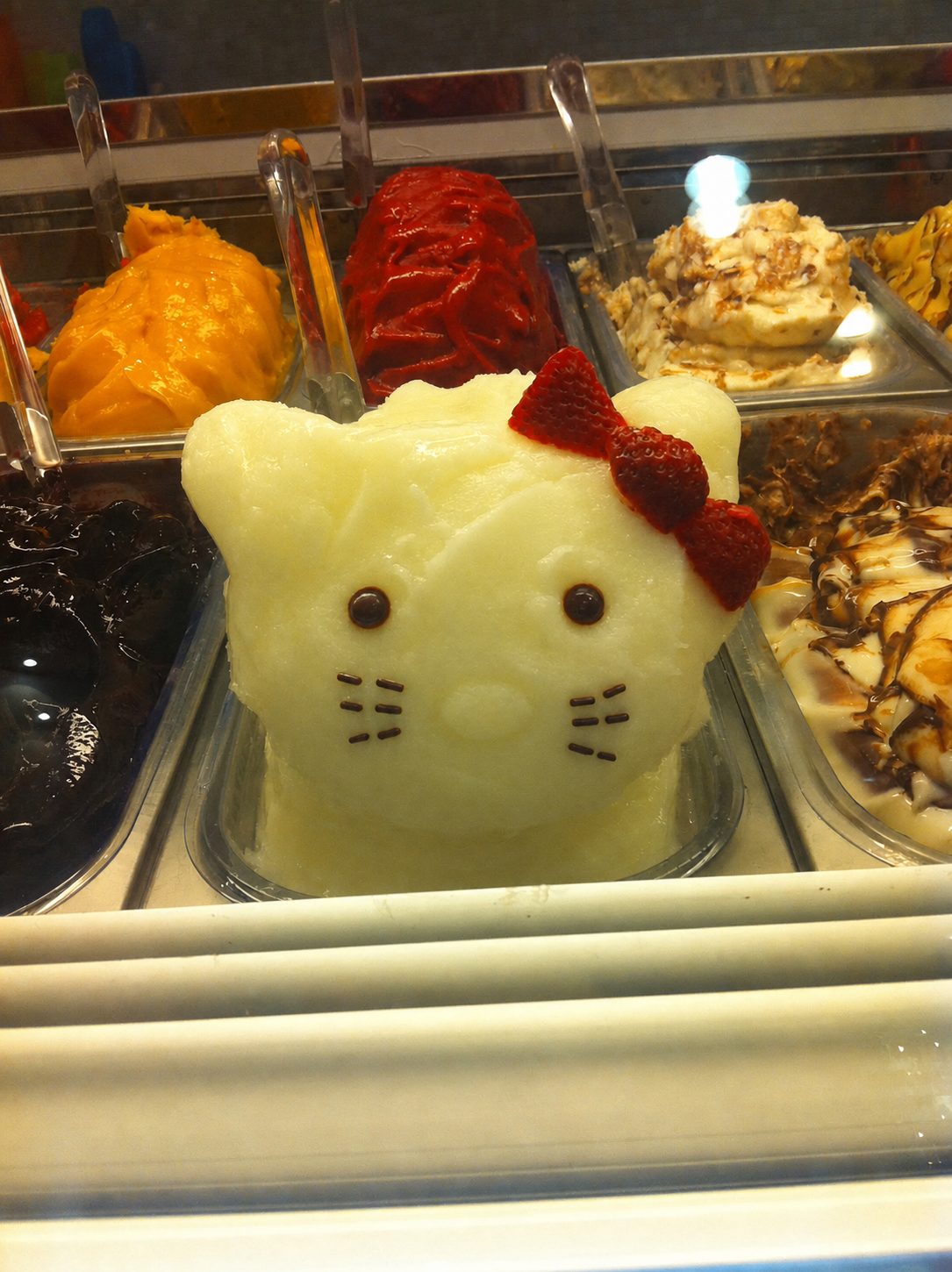 Custom sculpted gelato art